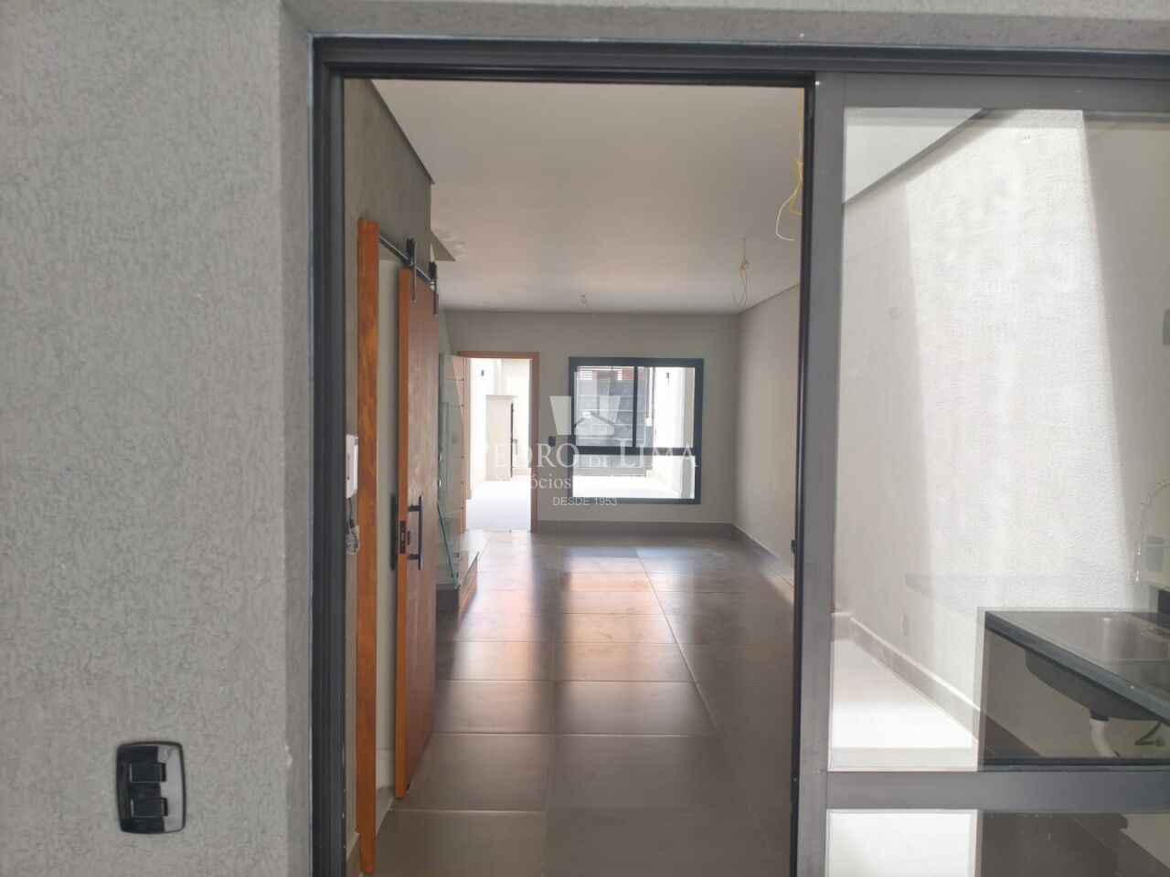 Sobrado NOVO com 4 quartos sendo 1 suíte, 2 vagas e área gourmet na Mooca
