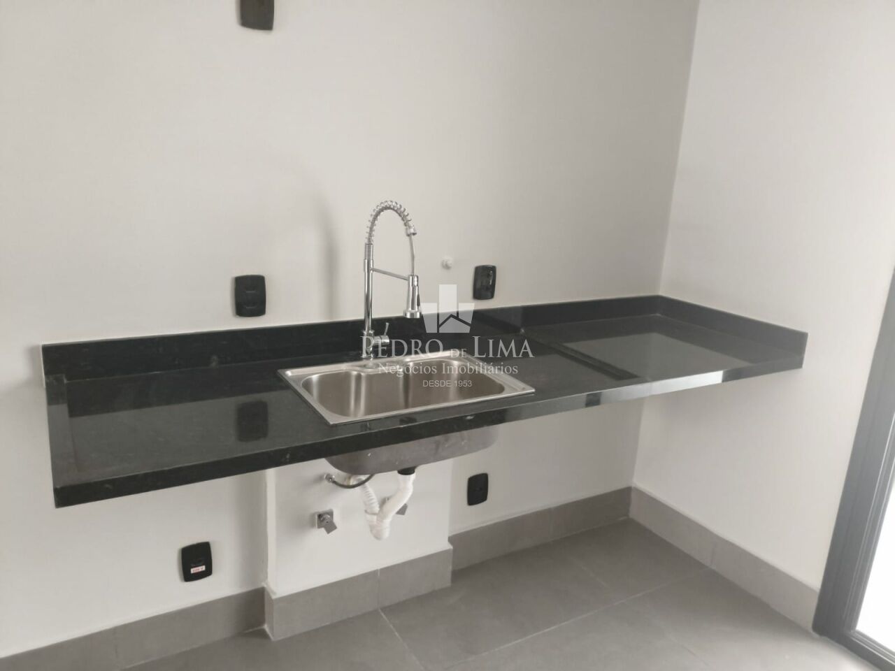 Sobrado NOVO com 4 quartos sendo 1 suíte, 2 vagas e área gourmet na Mooca