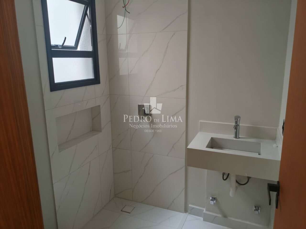 Sobrado NOVO com 4 quartos sendo 1 suíte, 2 vagas e área gourmet na Mooca
