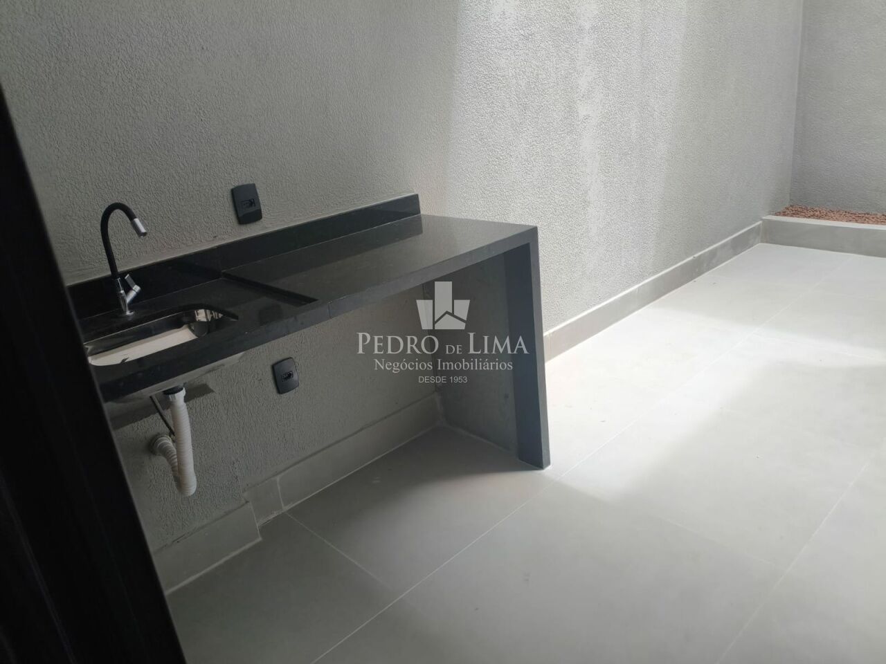 Sobrado NOVO com 4 quartos sendo 1 suíte, 2 vagas e área gourmet na Mooca