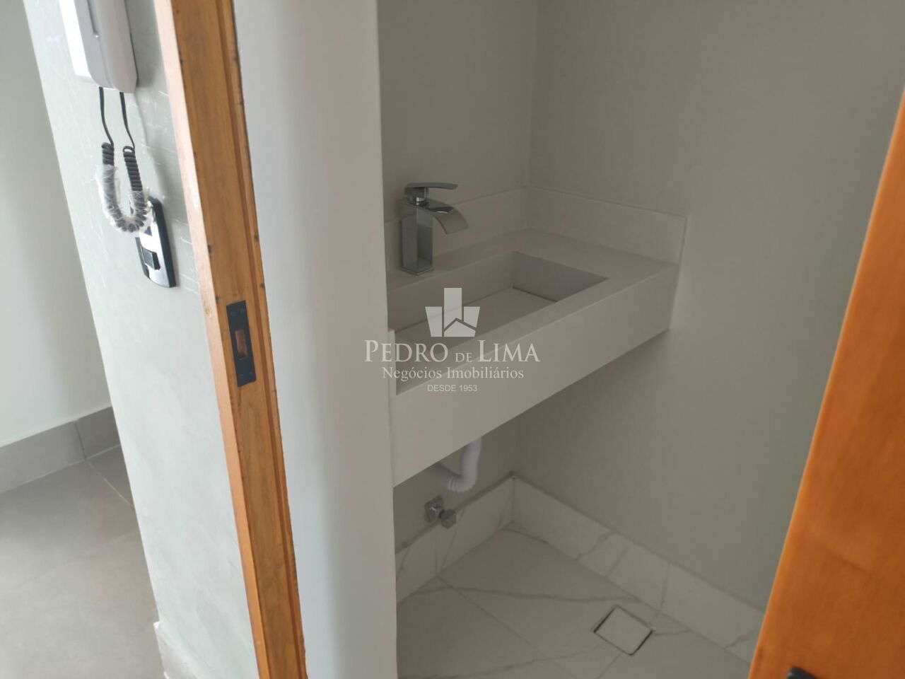 Sobrado NOVO com 4 quartos sendo 1 suíte, 2 vagas e área gourmet na Mooca