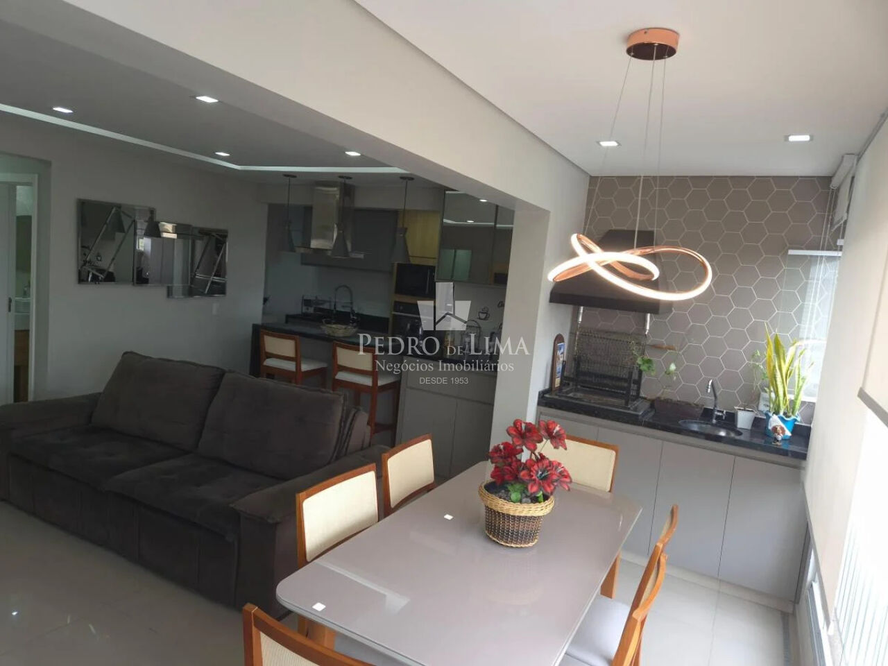 Apartamento 3 suítes, 2 vagas, Condomínio Absoluto.