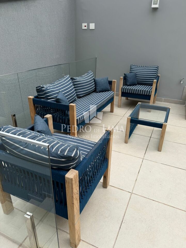 Casa Térrea com Piscina 2 dormitórios sendo 1 suíte 3 banheiros 2 vagas de garagem Vila Antonieta