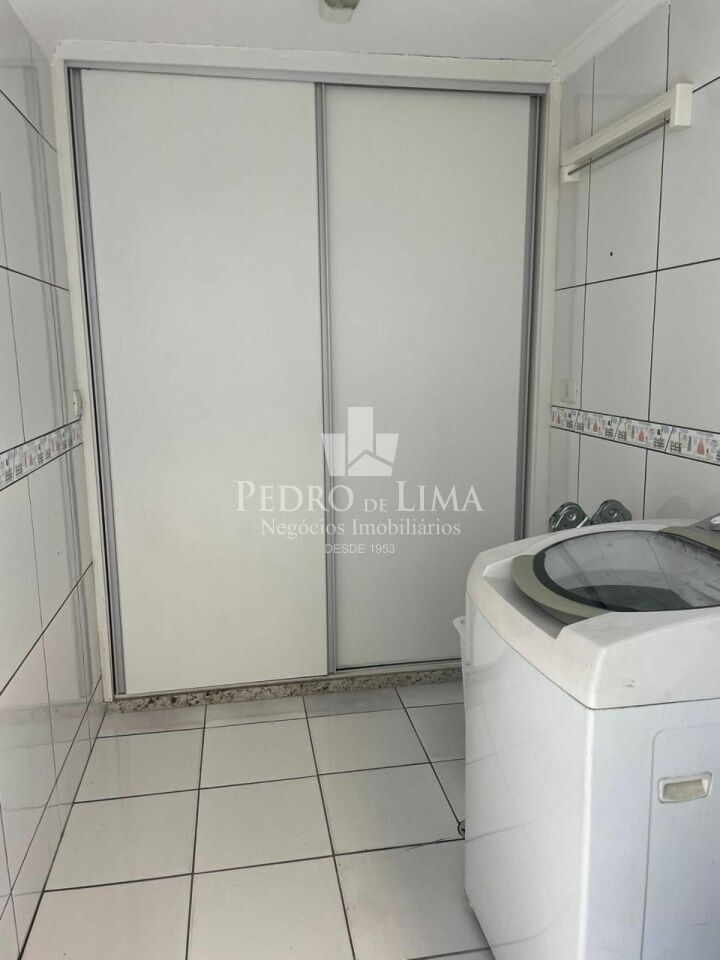 Casa Térrea com Piscina 2 dormitórios sendo 1 suíte 3 banheiros 2 vagas de garagem Vila Antonieta