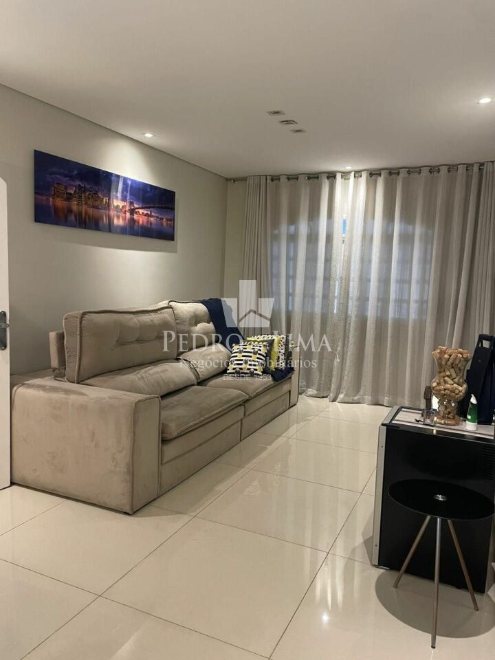 Casa Térrea com Piscina 2 dormitórios sendo 1 suíte 3 banheiros 2 vagas de garagem Vila Antonieta