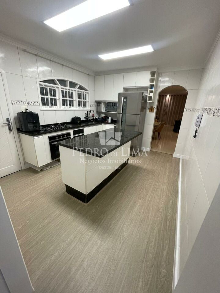 Casa Térrea com Piscina 2 dormitórios sendo 1 suíte 3 banheiros 2 vagas de garagem Vila Antonieta