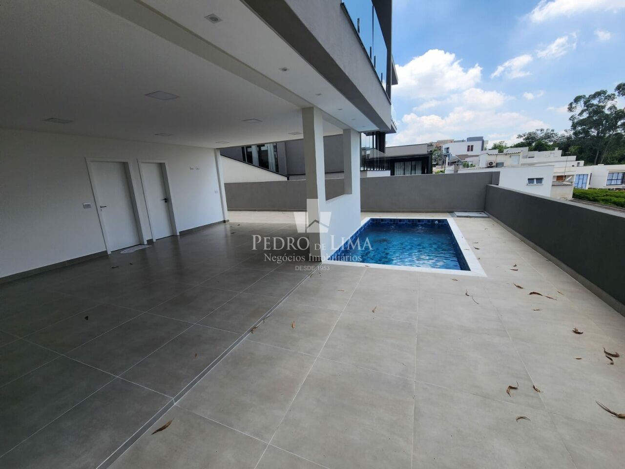 Sobrado Novo 4 suítes, 2 vagas com piscina e área gourmet - condomínio Real Park Arujá