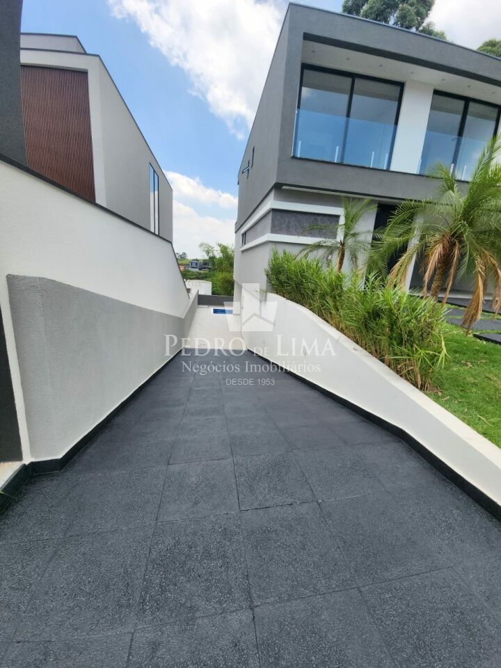 Sobrado Novo 4 suítes, 2 vagas com piscina e área gourmet - condomínio Real Park Arujá