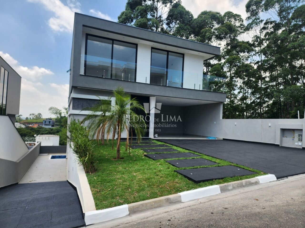 imagem do imovel Sobrado Novo 4 suítes, 2 vagas com piscina e área gourmet - condomínio Real Park Arujá ref: TP29000