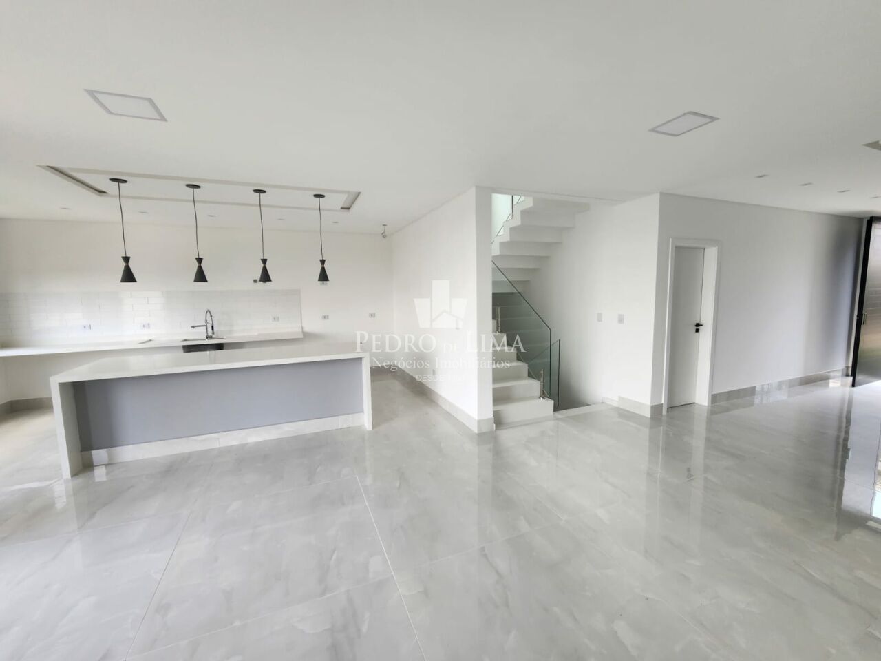 Sobrado Novo 4 suítes, 2 vagas com piscina e área gourmet - condomínio Real Park Arujá