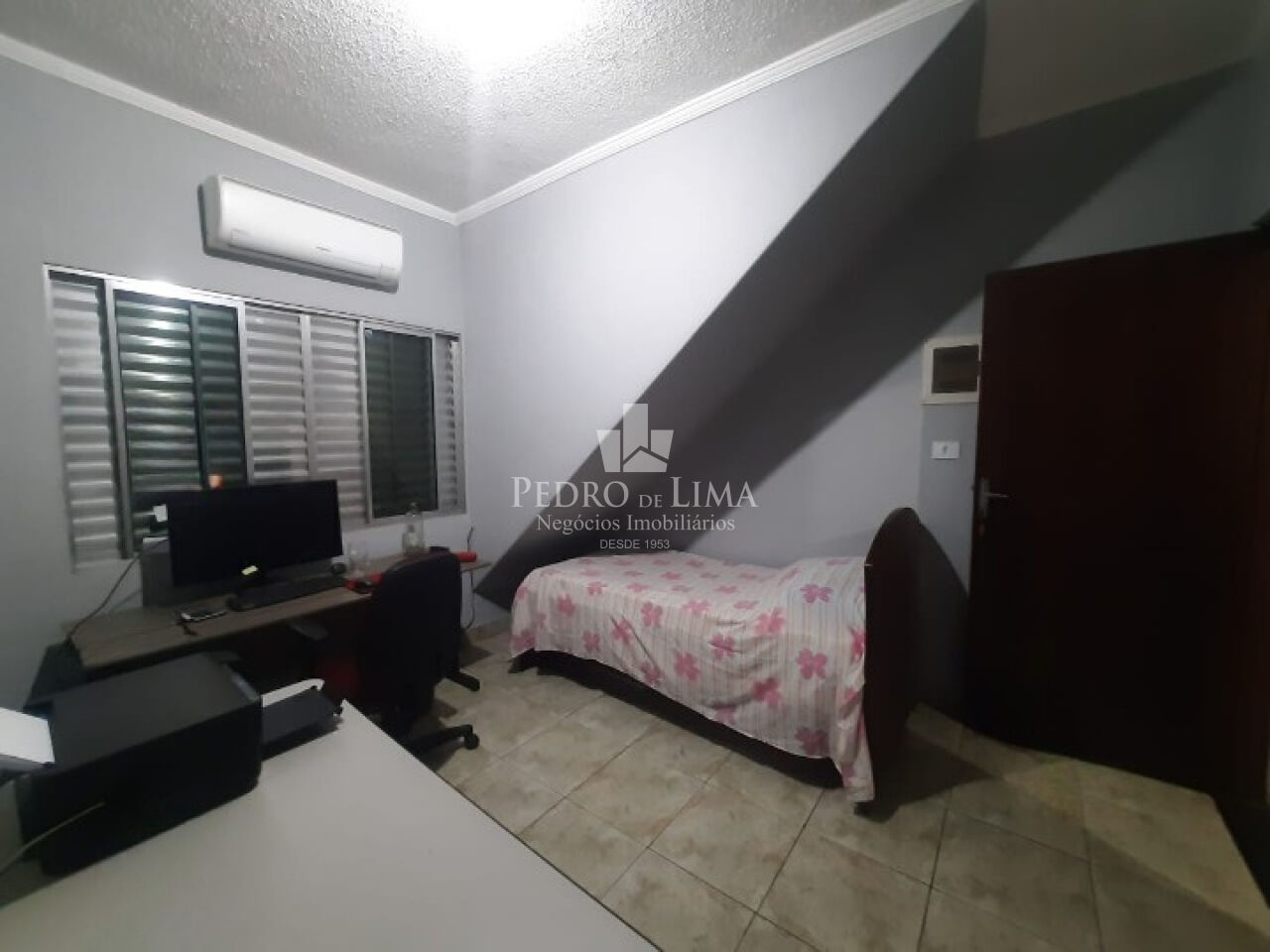 Sobrado Frontal, 2 suítes, 2 vagas, Vila Bancária, na V.Rica.
