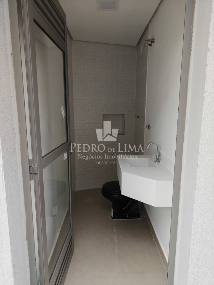 Sobrado com espaço gourmet, 3 quartos sendo 3 suítes, 2 vagas de garagem na Vila Ema