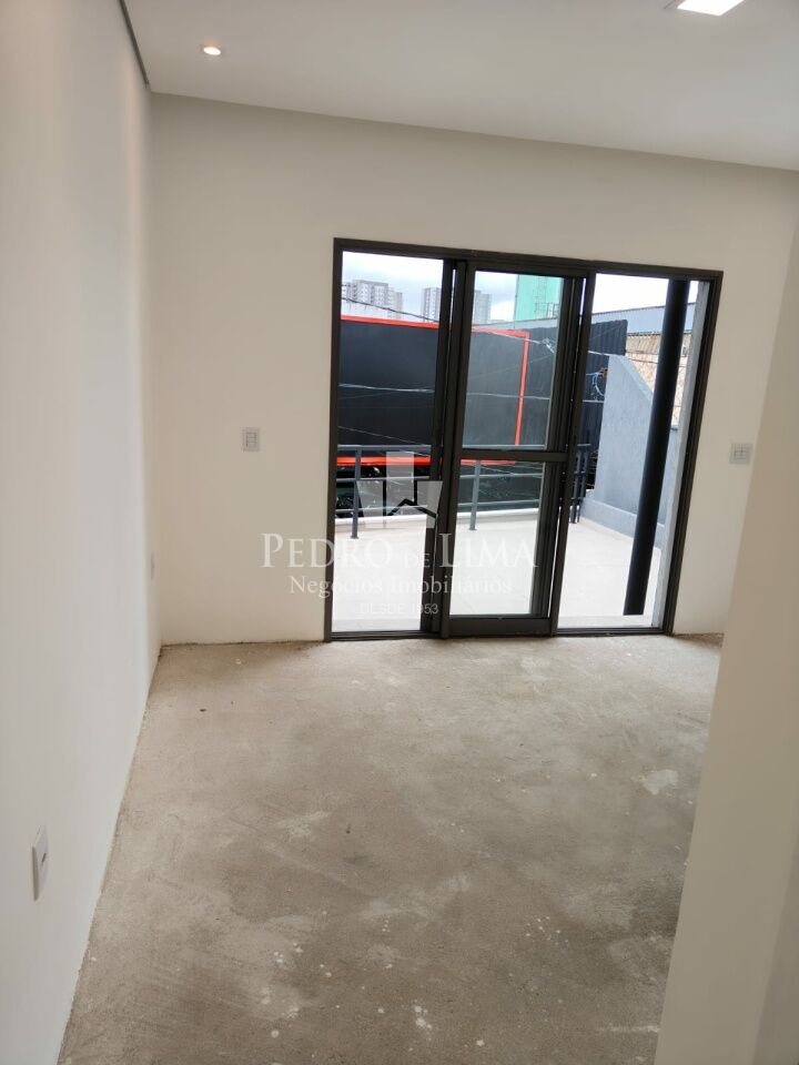 Sobrado com espaço gourmet, 3 quartos sendo 3 suítes, 2 vagas de garagem na Vila Ema