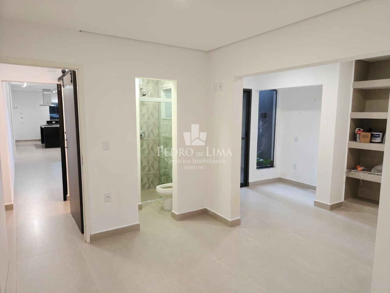 Sobrado com espaço gourmet, 3 quartos sendo 3 suítes, 2 vagas de garagem na Vila Ema