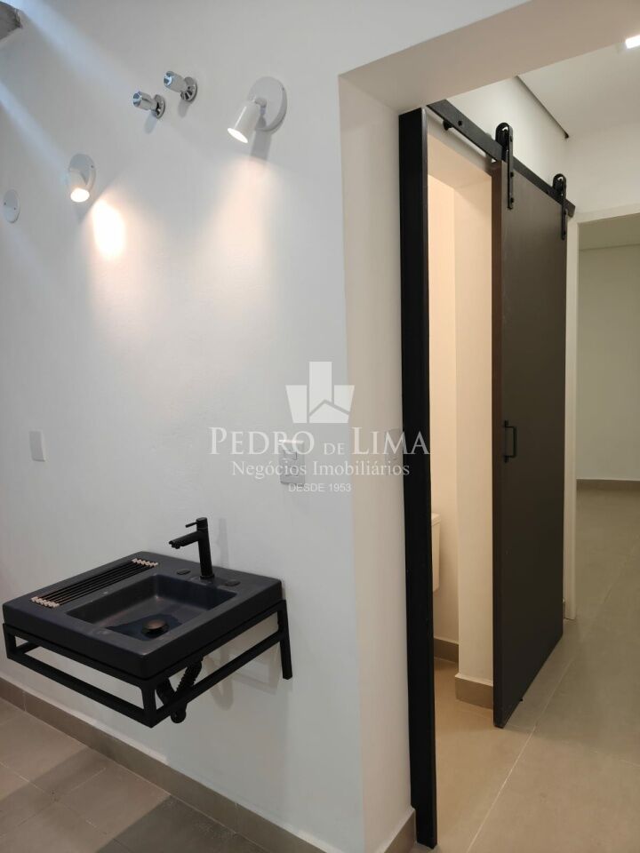 Sobrado com espaço gourmet, 3 quartos sendo 3 suítes, 2 vagas de garagem na Vila Ema