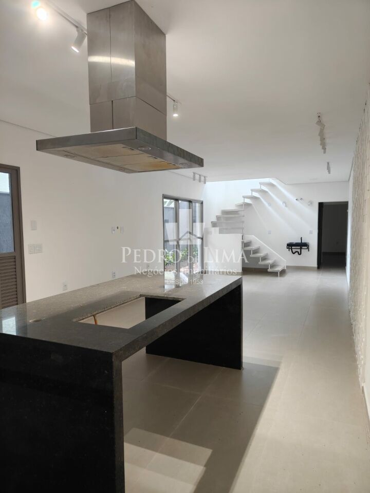 imagem do imovel Sobrado com espaço gourmet, 3 quartos sendo 3 suítes, 2 vagas de garagem na Vila Ema ref: TP29052