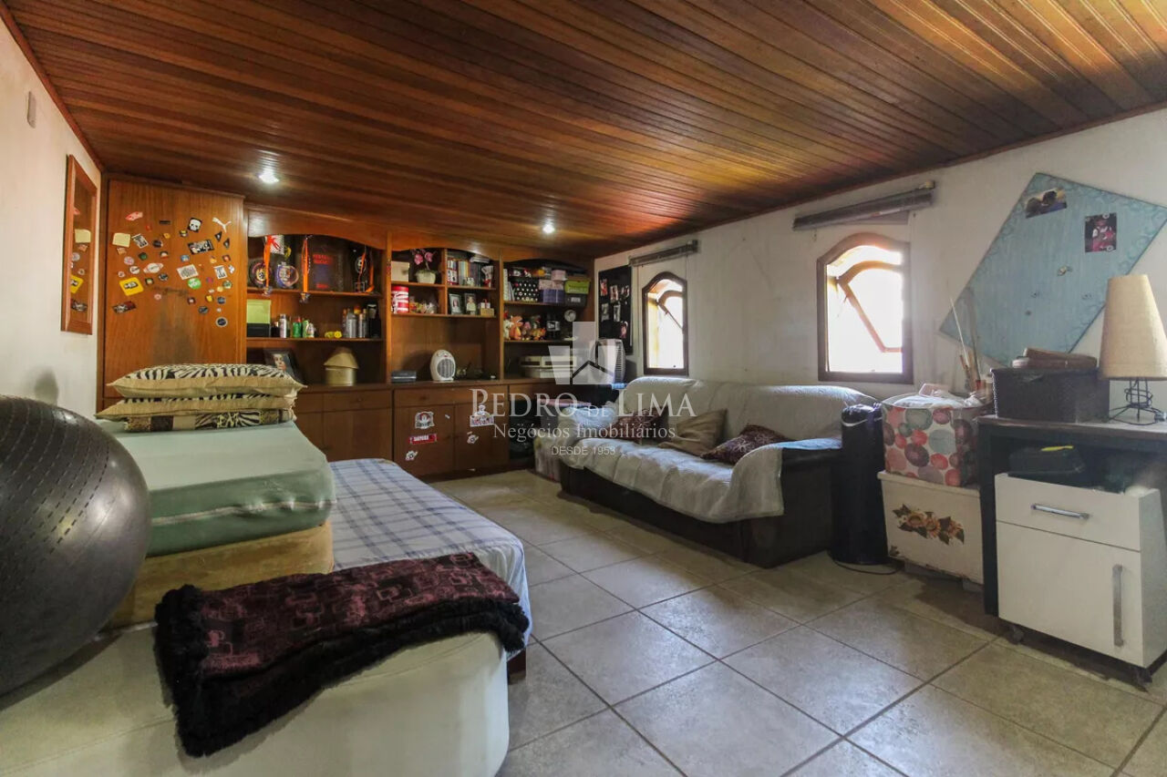 Casa Térrea em São Miguel Paulista -15 m de frente, 4 vagas e 4 dormitórios  