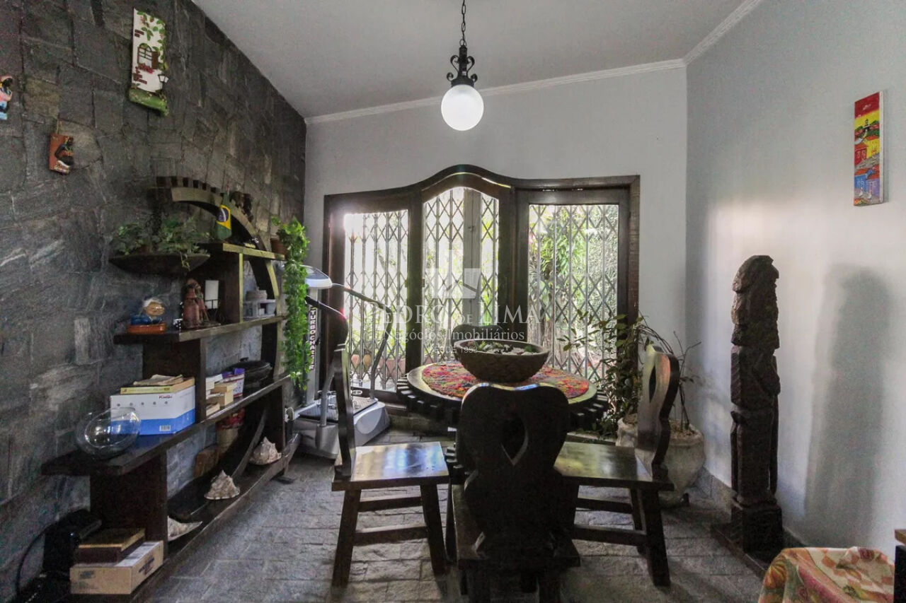 Casa Térrea em São Miguel Paulista -15 m de frente, 4 vagas e 4 dormitórios  