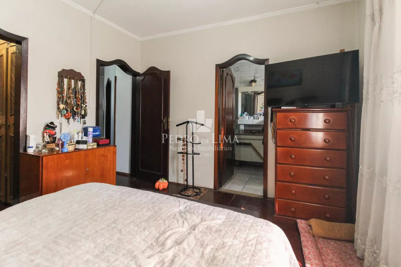 Casa Térrea em São Miguel Paulista -15 m de frente, 4 vagas e 4 dormitórios  