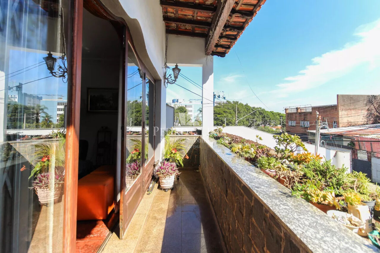Casa Térrea em São Miguel Paulista -15 m de frente, 4 vagas e 4 dormitórios  