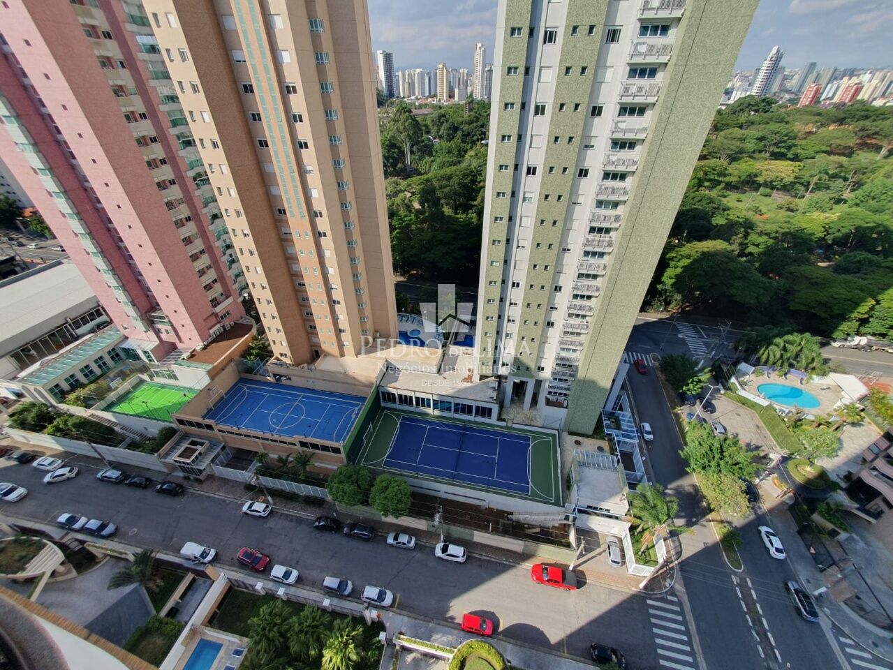 Apartamento no Jardim Anália Franco, 157m². 3 quartos 2 suítes e 3 vagas. Condomínio Valladolid