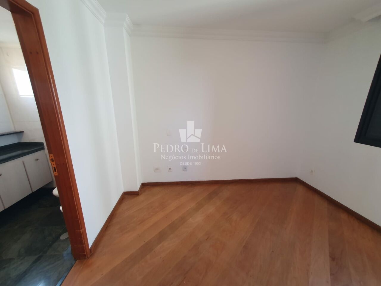 Apartamento no Jardim Anália Franco, 157m². 3 quartos 2 suítes e 3 vagas. Condomínio Valladolid