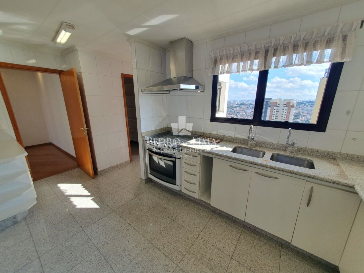 Apartamento no Jardim Anália Franco, 157m². 3 quartos 2 suítes e 3 vagas. Condomínio Valladolid
