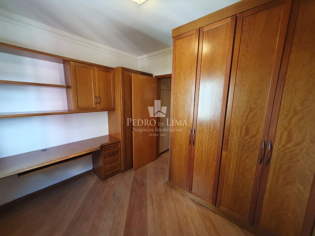 Apartamento no Jardim Anália Franco, 157m². 3 quartos 2 suítes e 3 vagas. Condomínio Valladolid