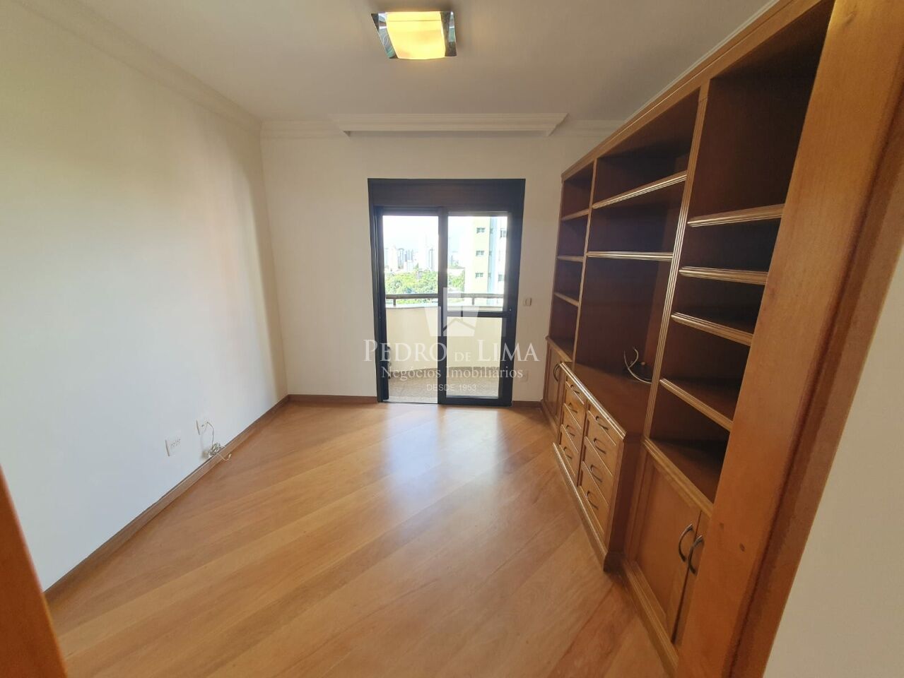 Apartamento no Jardim Anália Franco, 157m². 3 quartos 2 suítes e 3 vagas. Condomínio Valladolid