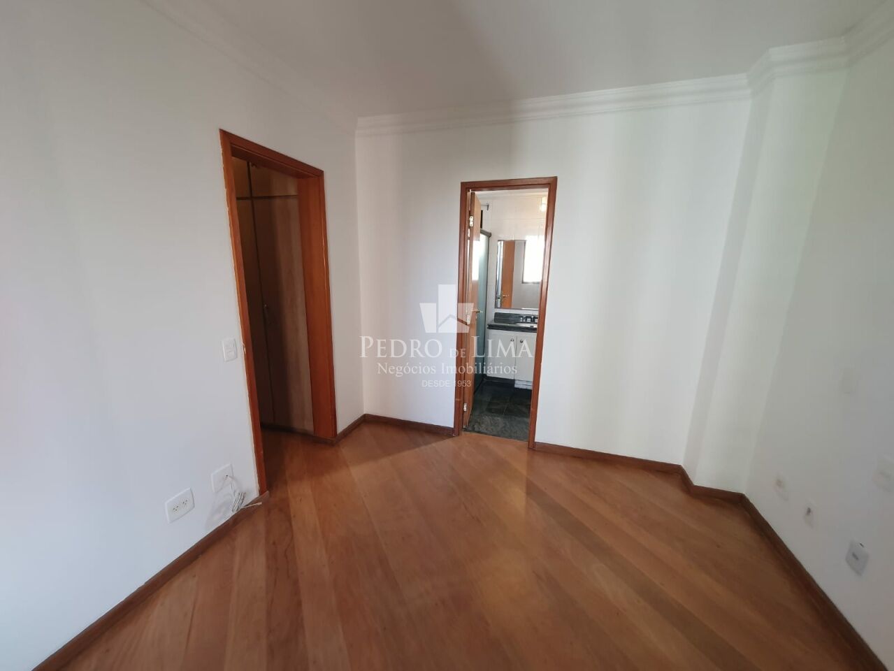 Apartamento no Jardim Anália Franco, 157m². 3 quartos 2 suítes e 3 vagas. Condomínio Valladolid