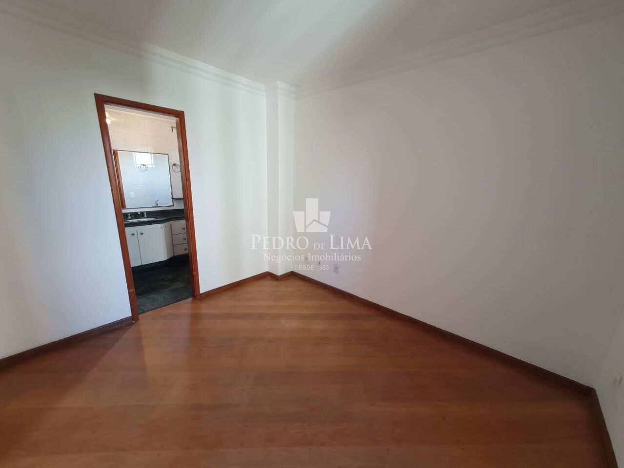 Apartamento no Jardim Anália Franco, 157m². 3 quartos 2 suítes e 3 vagas. Condomínio Valladolid