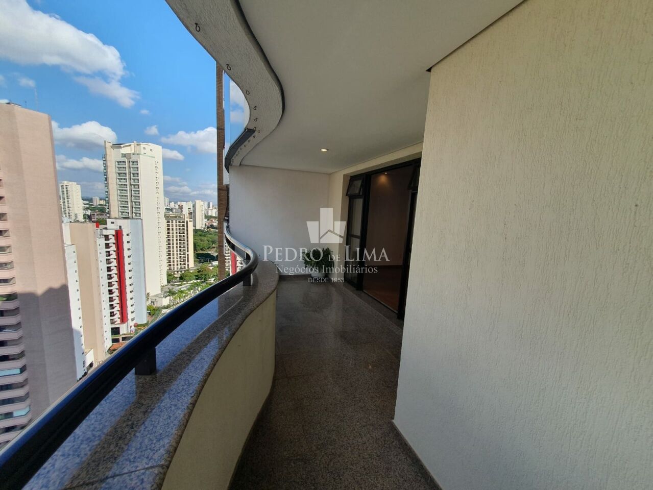 Apartamento no Jardim Anália Franco, 157m². 3 quartos 2 suítes e 3 vagas. Condomínio Valladolid