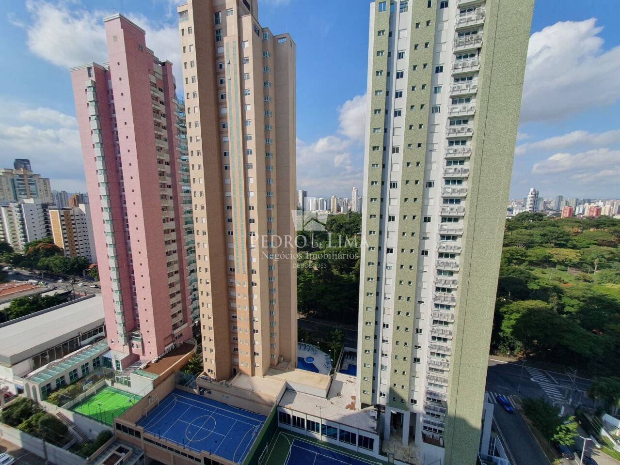 Apartamento no Jardim Anália Franco, 157m². 3 quartos 2 suítes e 3 vagas. Condomínio Valladolid