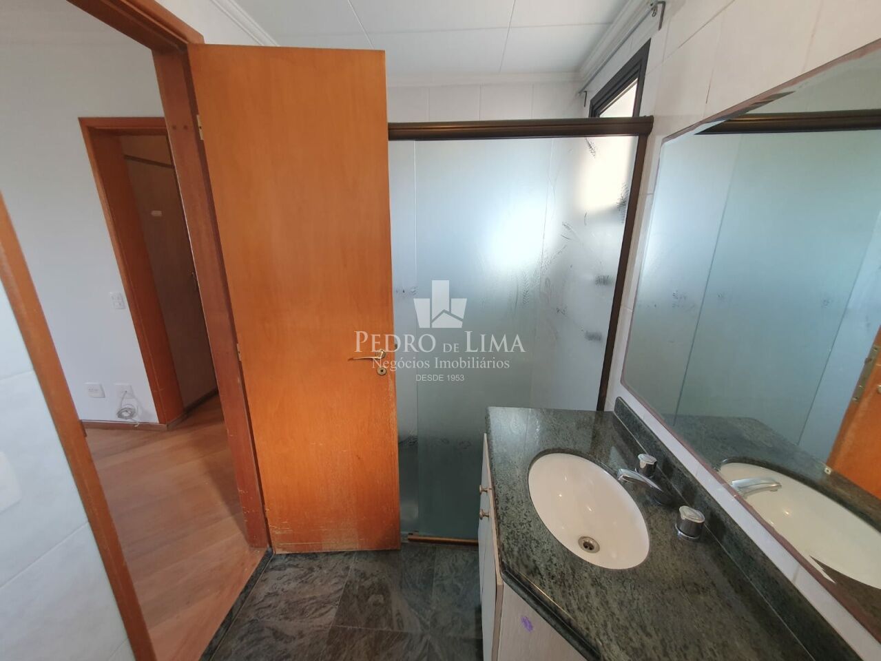 Apartamento no Jardim Anália Franco, 157m². 3 quartos 2 suítes e 3 vagas. Condomínio Valladolid