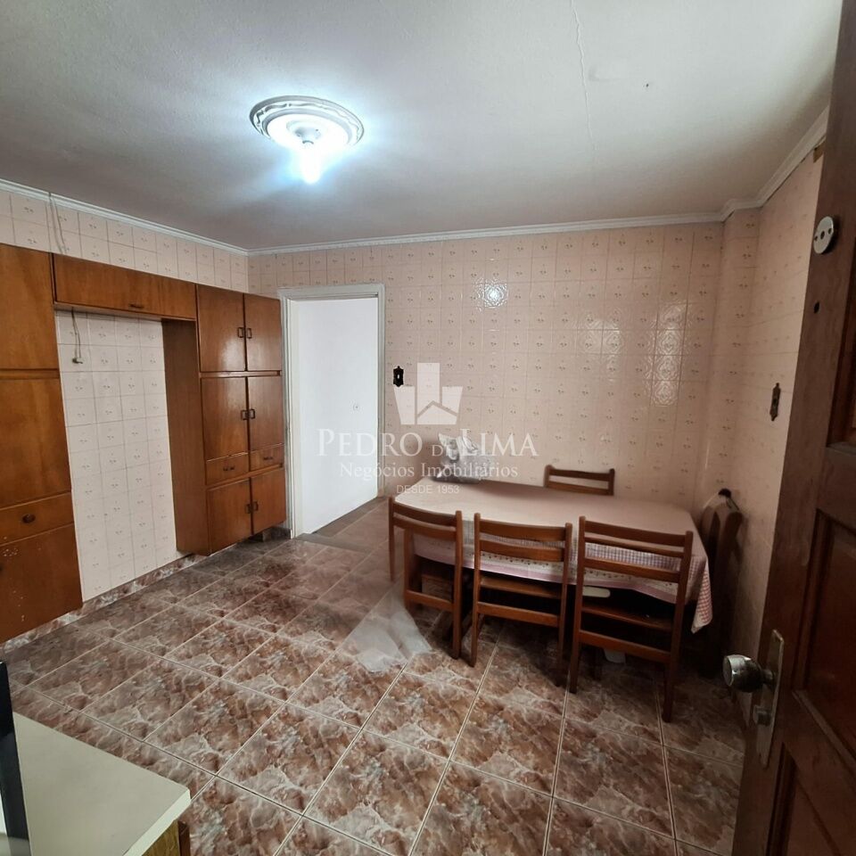 Casa térrea com 90 m² e 2 dormitórios.