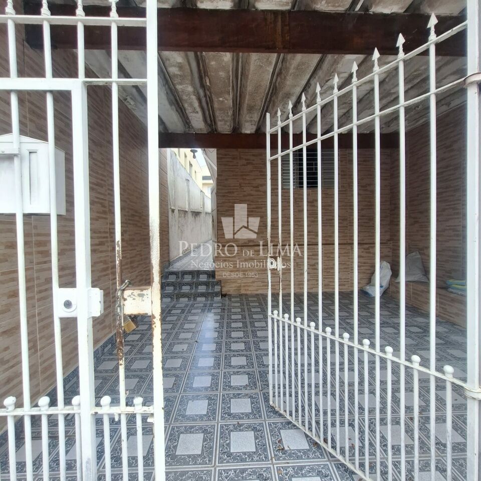 Casa térrea com 90 m² e 2 dormitórios.