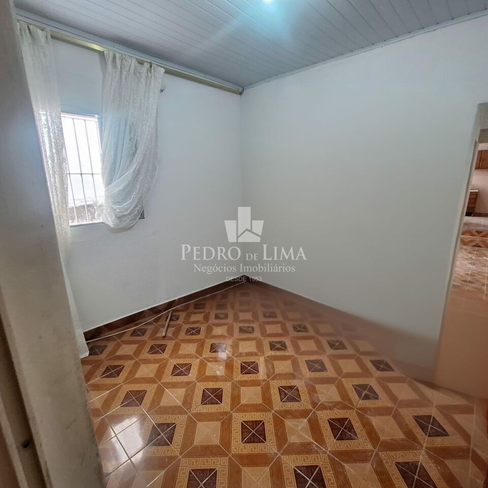 Casa térrea com 90 m² e 2 dormitórios.