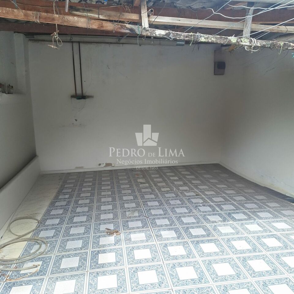Casa térrea com 90 m² e 2 dormitórios.