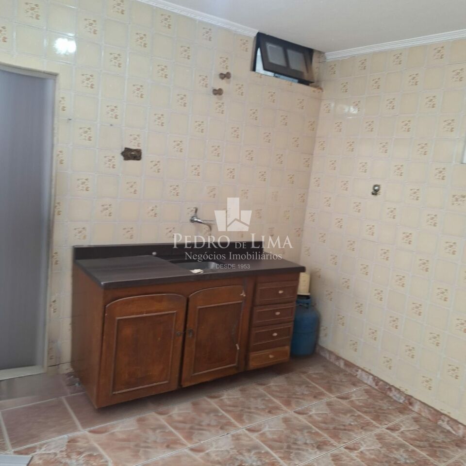 Casa térrea com 90 m² e 2 dormitórios.