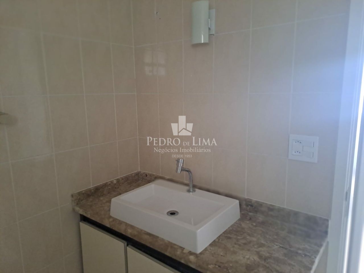 Apartamento para aqlugar com 3 dormitórios e 72 m²