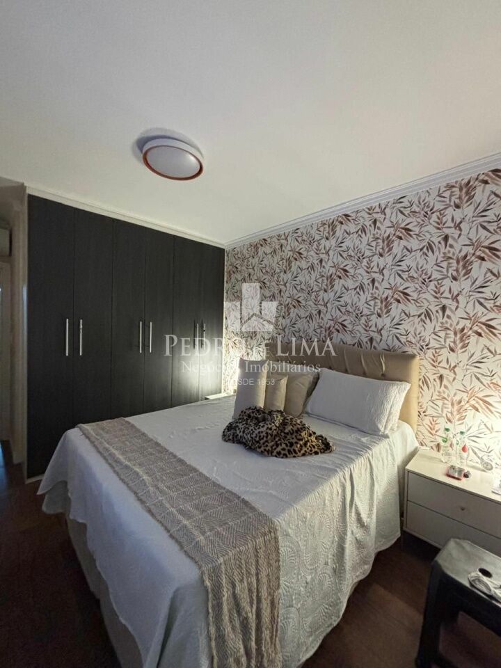 Sobrado com 3 quartos sendo 1 suíte e 4 vagas a venda no Jardim Têxtil
