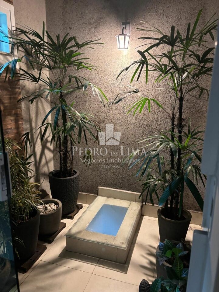 Sobrado com 3 quartos sendo 1 suíte e 4 vagas a venda no Jardim Têxtil
