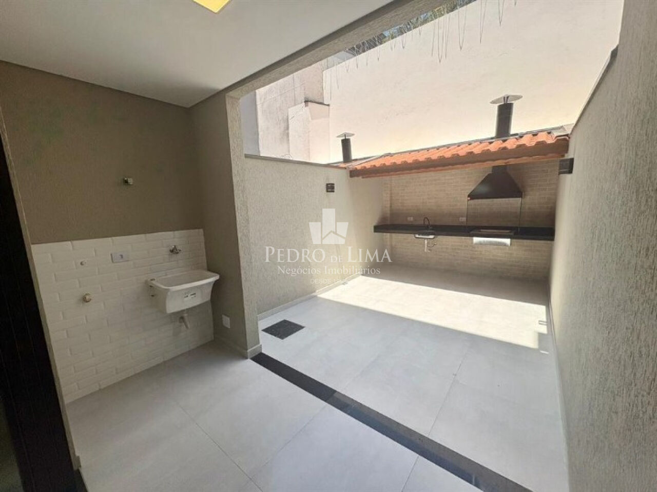 Sobrado de 150m² com 3 suítes, 3 vagas na Penha a 1500 metros do Metrô Vila Matilde