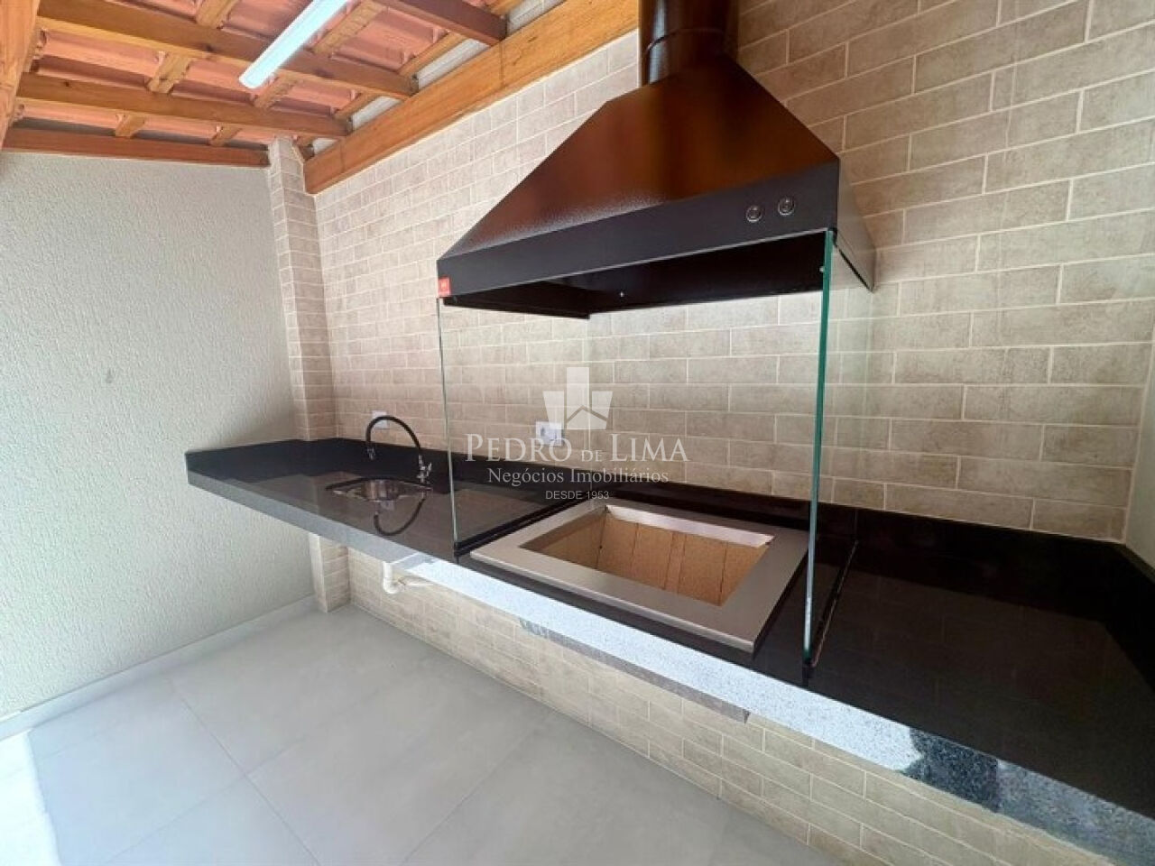 Sobrado de 150m² com 3 suítes, 3 vagas na Penha a 1500 metros do Metrô Vila Matilde