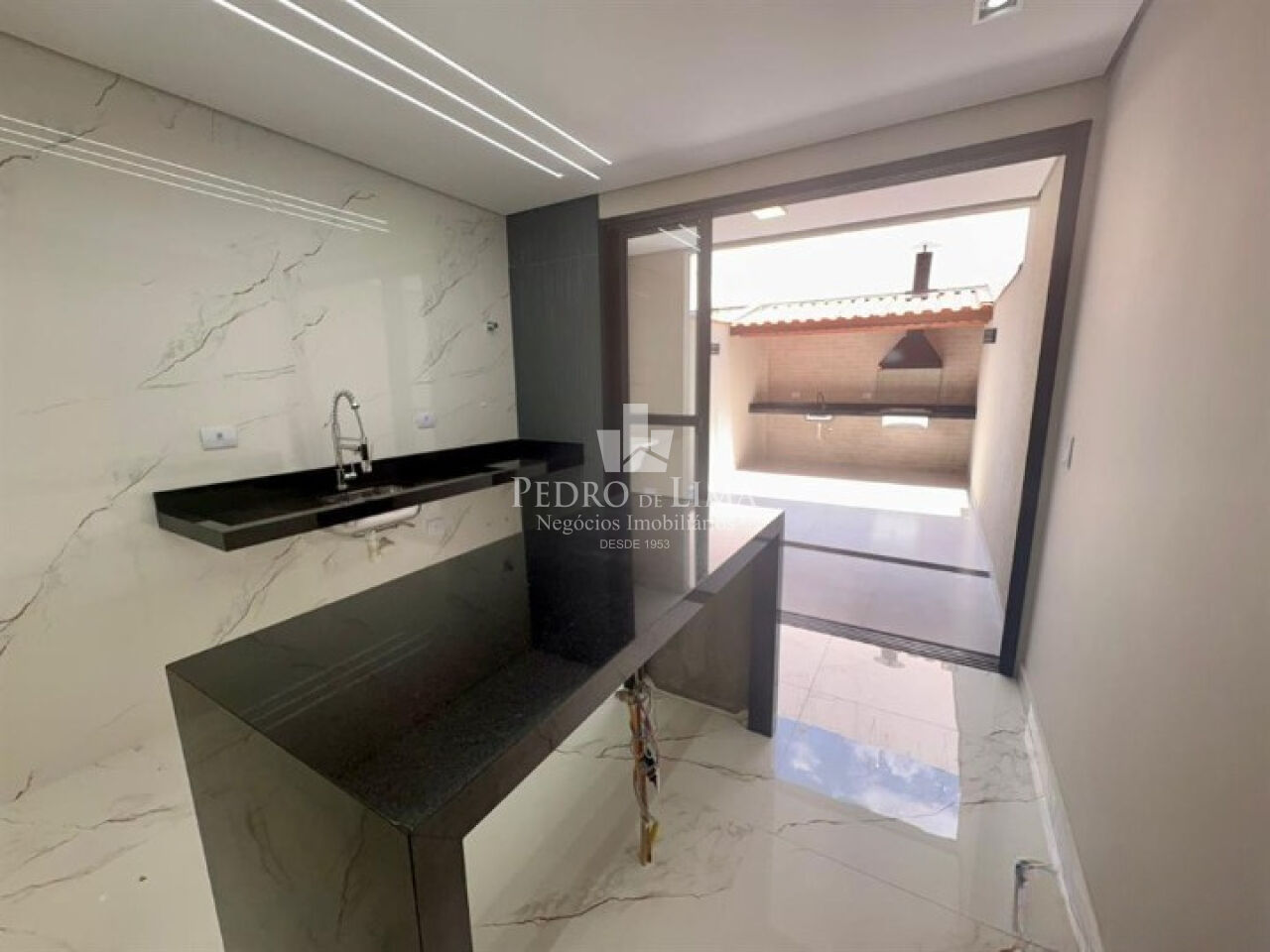 Sobrado de 150m² com 3 suítes, 3 vagas na Penha a 1500 metros do Metrô Vila Matilde