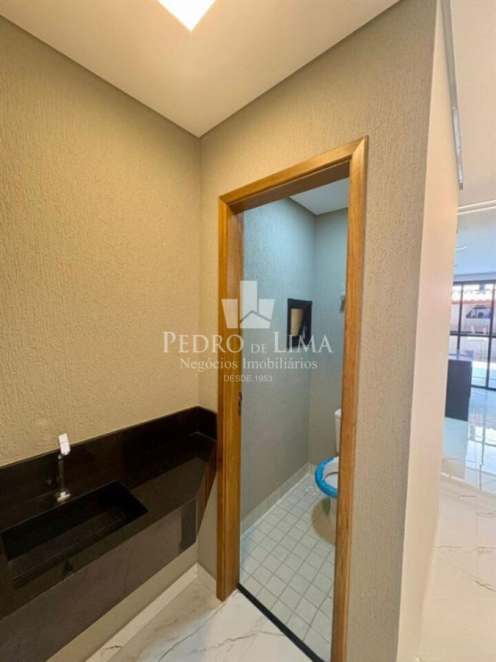 Sobrado de 150m² com 3 suítes, 3 vagas na Penha a 1500 metros do Metrô Vila Matilde