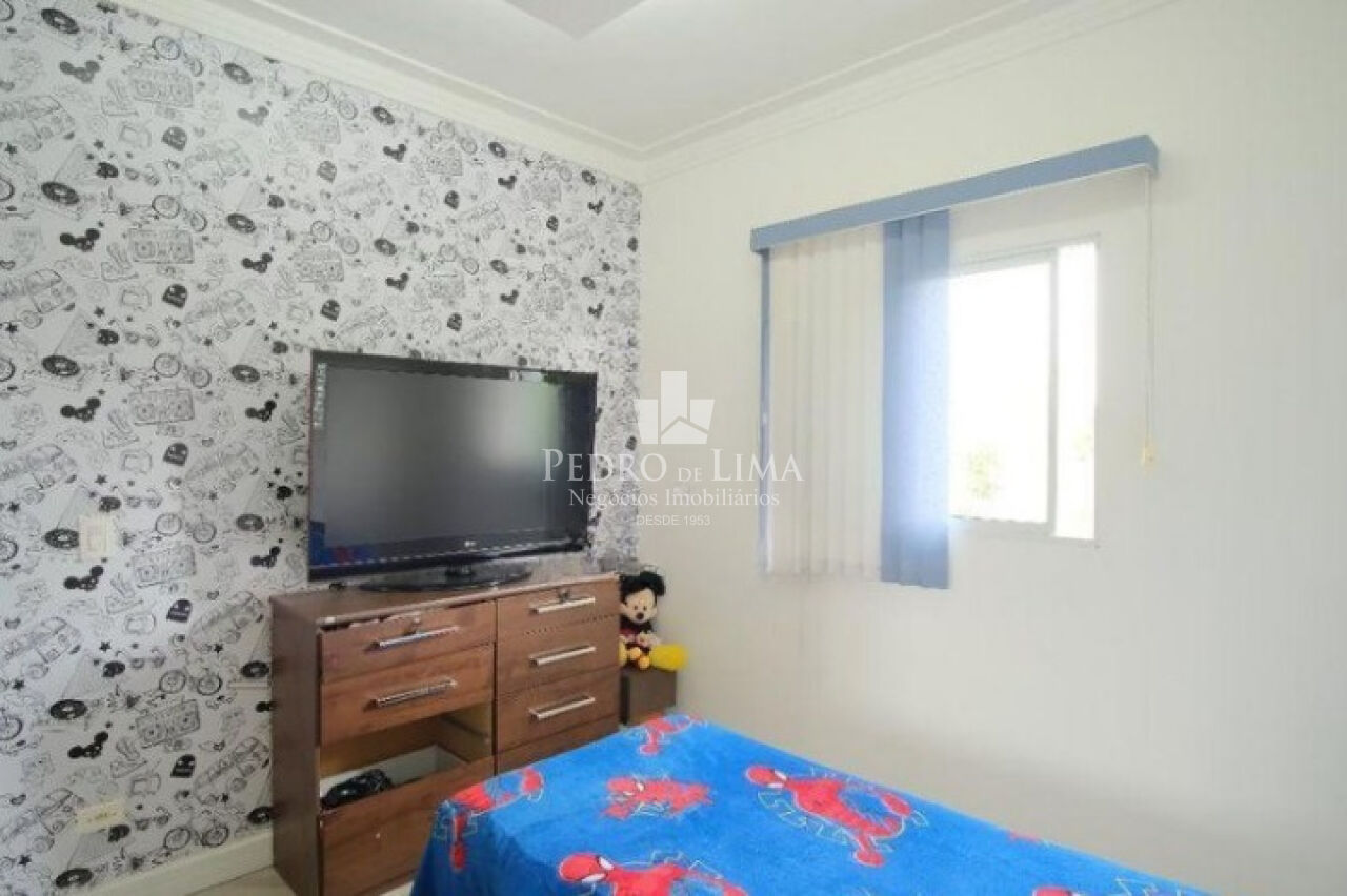 Sobrado com 3 quartos, 1 suíte, 2 vagas, quintal, Vila Santa Isabel (Carrão)