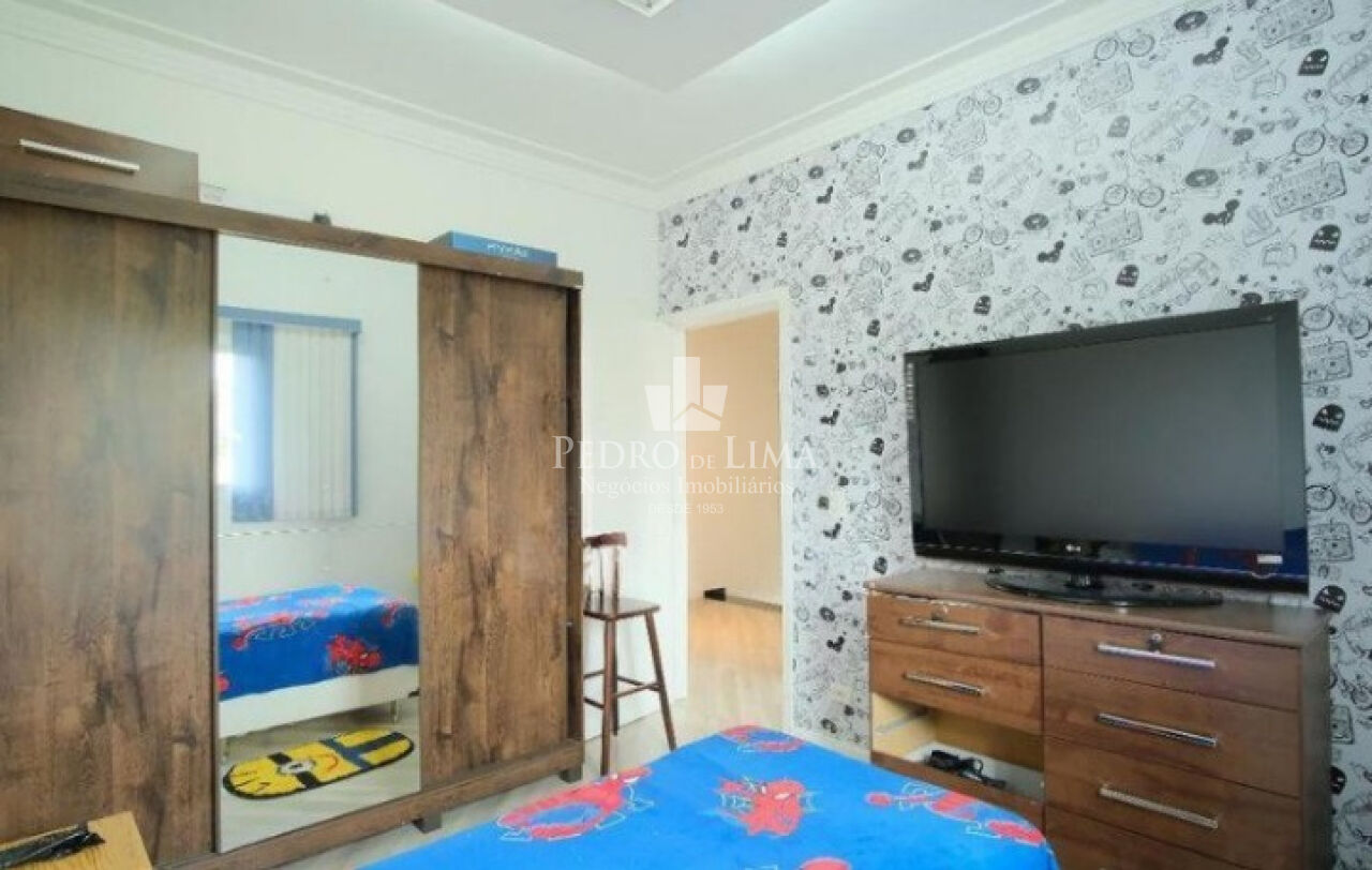 Sobrado com 3 quartos, 1 suíte, 2 vagas, quintal, Vila Santa Isabel (Carrão)
