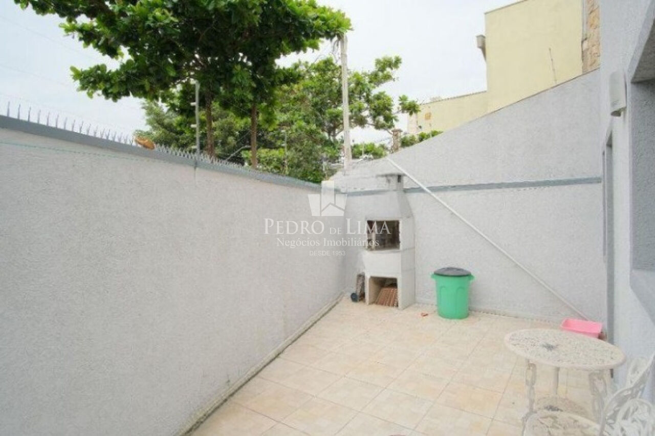 Sobrado com 3 quartos, 1 suíte, 2 vagas, quintal, Vila Santa Isabel (Carrão)
