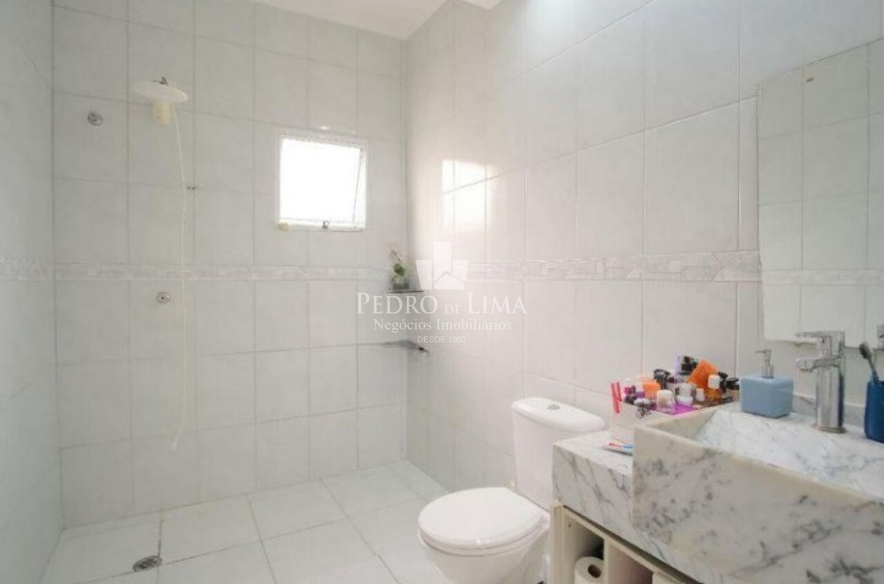 Sobrado com 3 quartos, 1 suíte, 2 vagas, quintal, Vila Santa Isabel (Carrão)